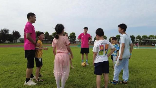 抖音最火歌曲像个孩子歌词，慢慢长大歌曲抖音最火？