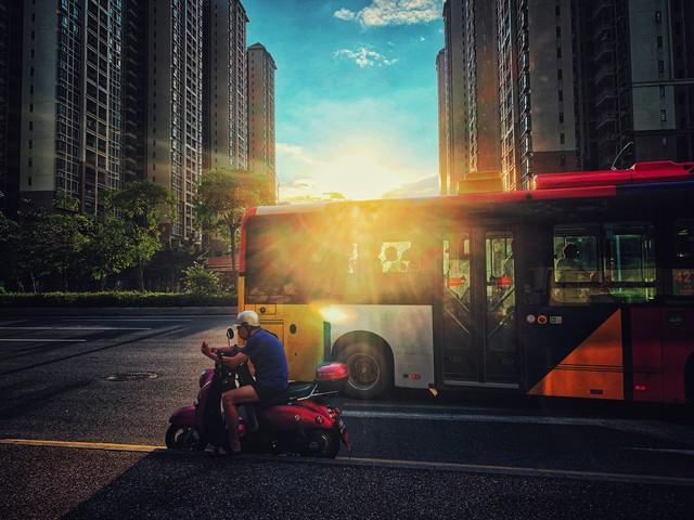 公交车 赚钱，公交车赚钱还是亏钱？